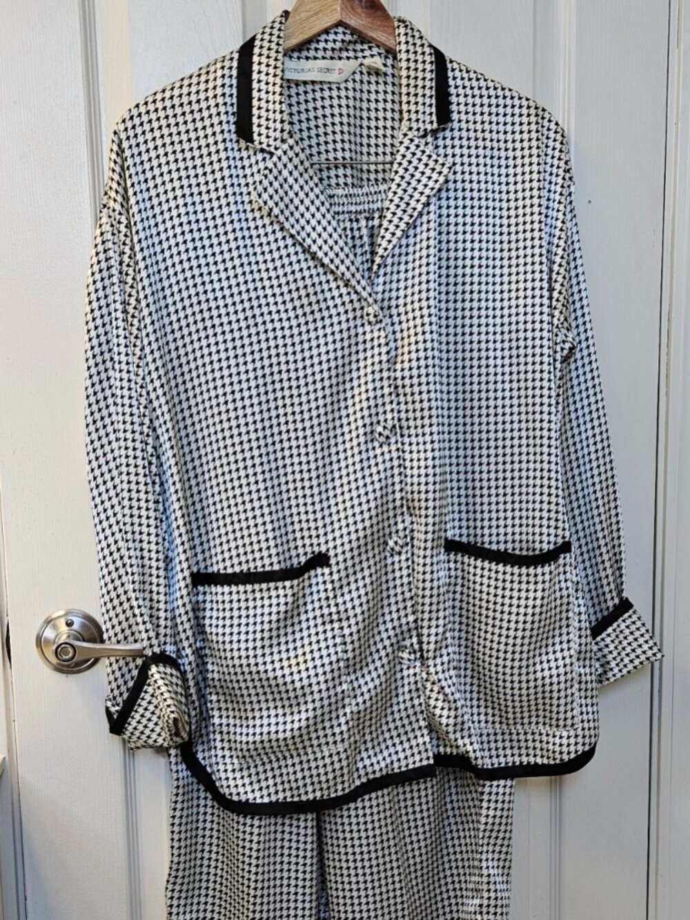 Vintage Victoria's Secret Black/White Houndstooth Pajamas  Long Sleeves/Pants M